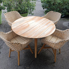 Laden Sie das Bild in den Galerie-Viewer, Hartman Sophie Studio Teak Rund Gartentisch - ⌀ 120 cm - Grau
