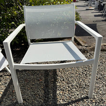 Laden Sie das Bild in den Galerie-Viewer, DEDON NEWPORT Sessel Set inkl. Beistelltisch White
