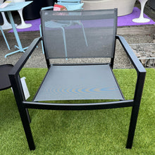 Laden Sie das Bild in den Galerie-Viewer, DEDON NEWPORT Sessel Set inkl. Beistelltisch Black
