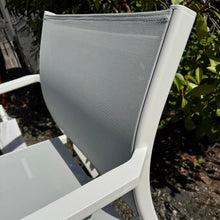 Laden Sie das Bild in den Galerie-Viewer, DEDON NEWPORT Sessel Set inkl. Beistelltisch White
