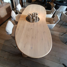 Laden Sie das Bild in den Galerie-Viewer, Esstisch Joshua"
