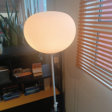 Laden Sie das Bild in den Galerie-Viewer, Stehleuchte Drop
