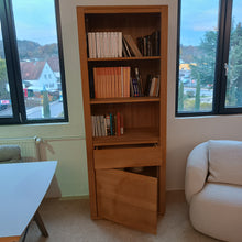 Laden Sie das Bild in den Galerie-Viewer, VERKAUFT! Shadow Bücherschrank Eiche
