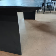 Laden Sie das Bild in den Galerie-Viewer, Esstisch Black Nr. 31

