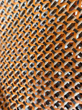 Laden Sie das Bild in den Galerie-Viewer, DEDON MBRACE Schaukelstuhl Seville Teak | inkl. Kissen Taupe
