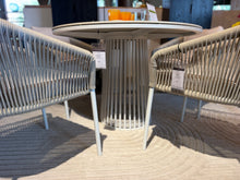 Laden Sie das Bild in den Galerie-Viewer, Solpuri Grid-Loop Tischgruppe 5-tlg. | Diningtisch + 4 Stühle
