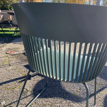 Laden Sie das Bild in den Galerie-Viewer, Dedon AiiR Armlehnenstuhl GRÜN 2tlg. STÜCKPREIS
