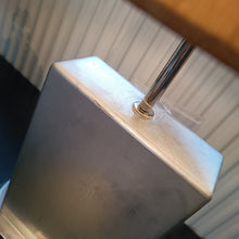 Laden Sie das Bild in den Galerie-Viewer, Quasi Seiden Tischleuchte
