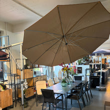 Laden Sie das Bild in den Galerie-Viewer, Sonnenschirm May Mezzo D. 330cm
