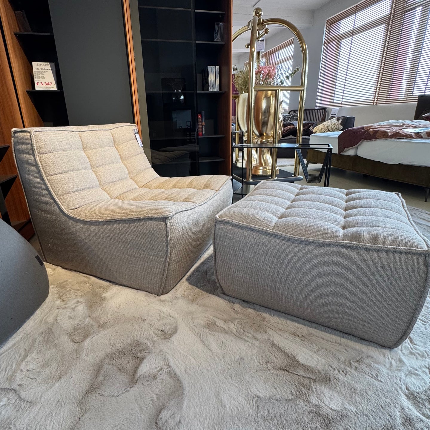 Sessel und Hocker Hellgrau