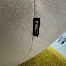 Laden Sie das Bild in den Galerie-Viewer, Freistil Sessel Feingewebe
