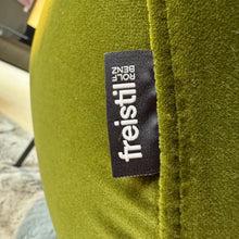 Laden Sie das Bild in den Galerie-Viewer, Freistil 138 Sessel
