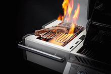 Laden Sie das Bild in den Galerie-Viewer, NAPOLEON Gasgrill Prestige PRO™ 500 RSIB - OVP 4 -
