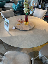 Laden Sie das Bild in den Galerie-Viewer, Four Seasons Low-Dining Gruppe Puglia
