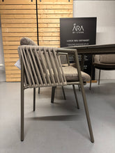 Laden Sie das Bild in den Galerie-Viewer, Stern Ära Dining-Gruppe
