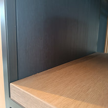 Laden Sie das Bild in den Galerie-Viewer, LIV Regal Garderobe"
