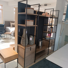 Laden Sie das Bild in den Galerie-Viewer, LIV Regal Garderobe"
