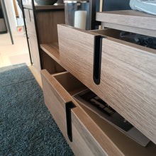 Laden Sie das Bild in den Galerie-Viewer, LIV Regal Garderobe"
