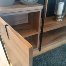 Laden Sie das Bild in den Galerie-Viewer, LIV Regal Garderobe"
