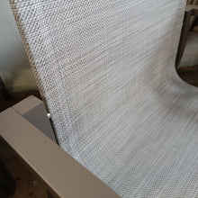 Laden Sie das Bild in den Galerie-Viewer, Stern Evoee Stapelsessel Aluminium/Textilene Taupe/Kaschmir
