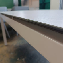 Laden Sie das Bild in den Galerie-Viewer, Stern Outdoortisch Classic Alu weiss

