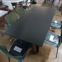 Laden Sie das Bild in den Galerie-Viewer, Outdoortisch Interna Rundrohr konisch
