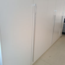 Laden Sie das Bild in den Galerie-Viewer, Kleiderschrank Mailand Sangiacomo"
