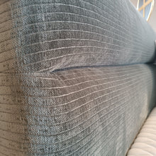 Laden Sie das Bild in den Galerie-Viewer, Laredo Polsterbett"
