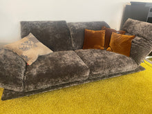 Laden Sie das Bild in den Galerie-Viewer, VERKAUFT! SOFA PIROU
